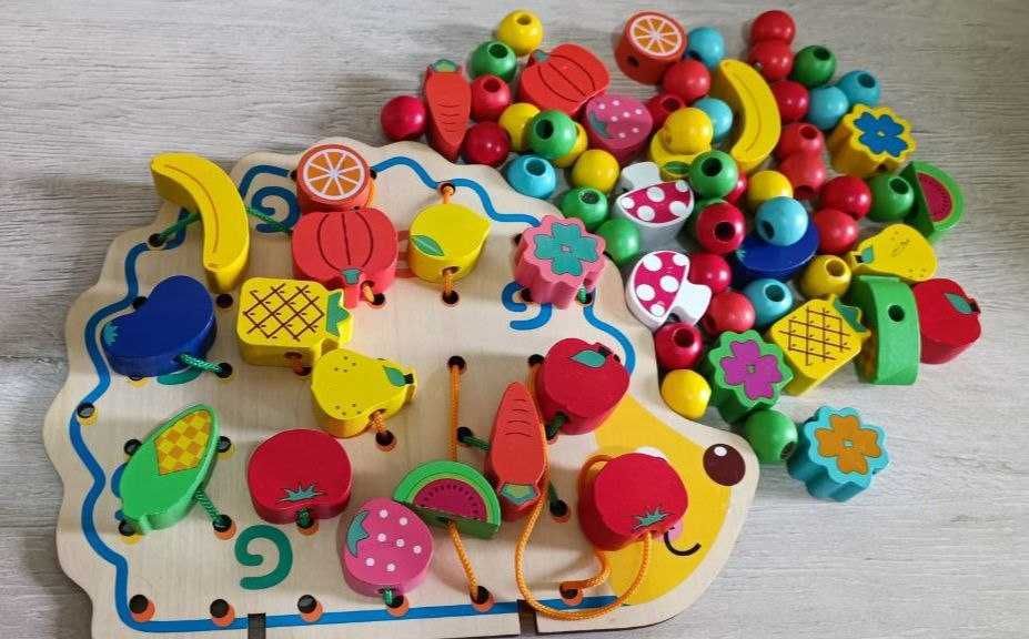 Игрушки в очень большом ассортименте(преимущественно деревянные)