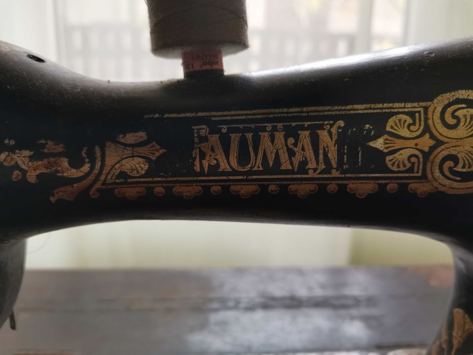 Mașină de cusut Naumann