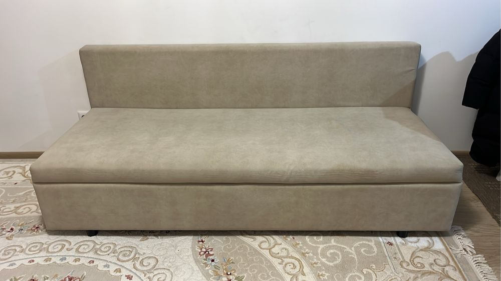 Диван с бельевыми ящиками