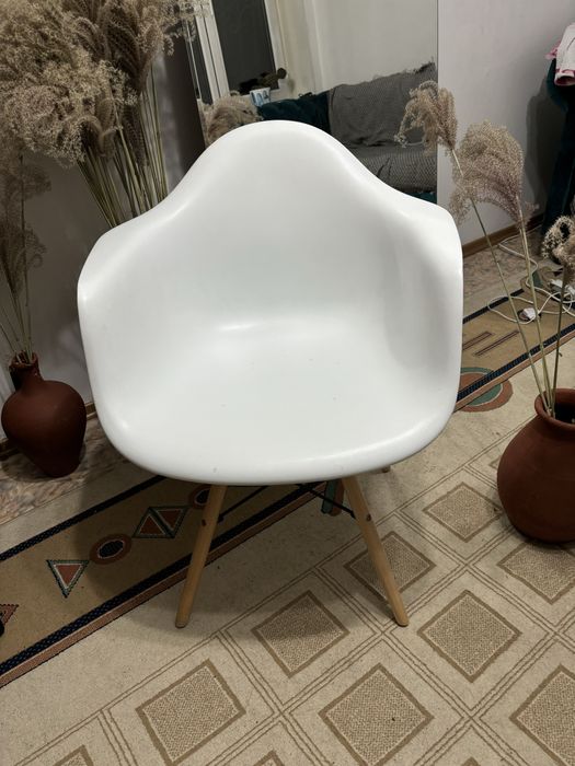 Стулья  EAMES W