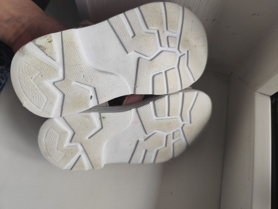 Продам детские сандалии