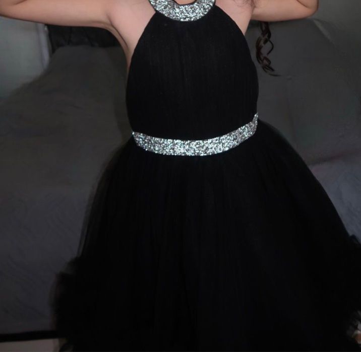 Черное пышное платье