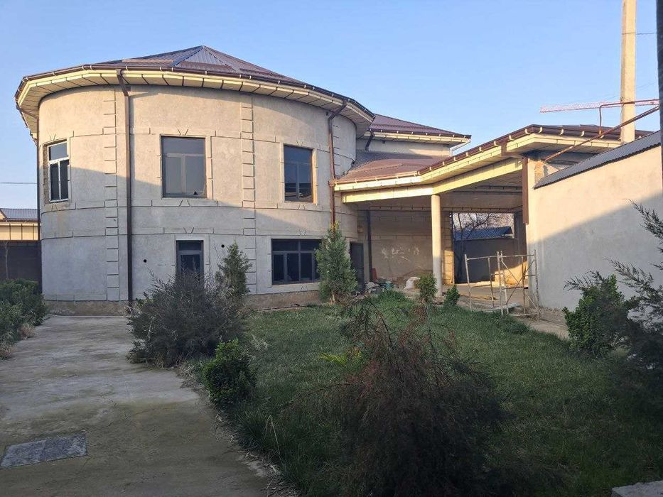 Дустлик худудида жойлашган 20 хонали ховли сотилади