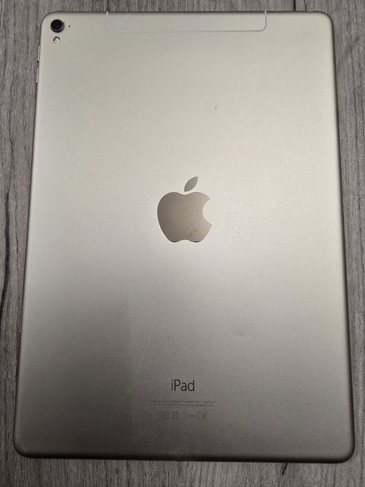iPad Pro 9.7" 128GB с розов калъф