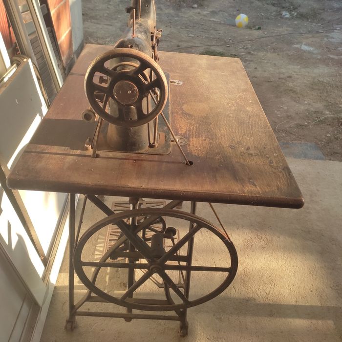 Телевизор Витязъ, шевна машина Британия
Радио грам