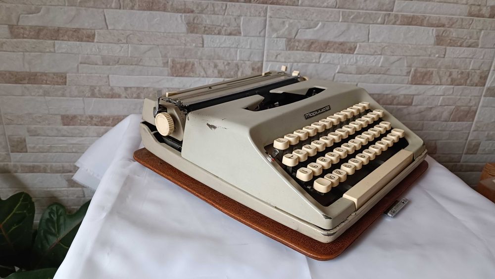 Стара пишеща машина Марица 12 - Made in Bulgaria - 1976г
