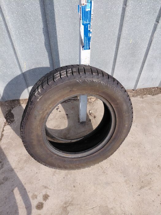 235/65/17 Продам резину R17
