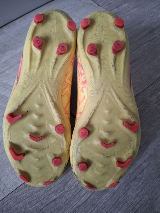 Бутонки Nike и Adidas
