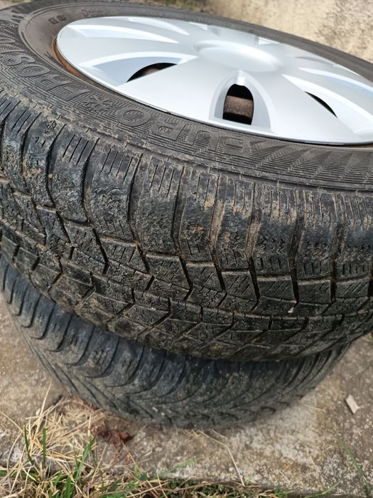 Vând set jante tabla echipate cu anvelope de iarnă