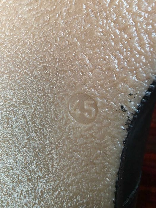 Pantofi eleganti din piele, talpa foarte rezistenta de crep, marime 45