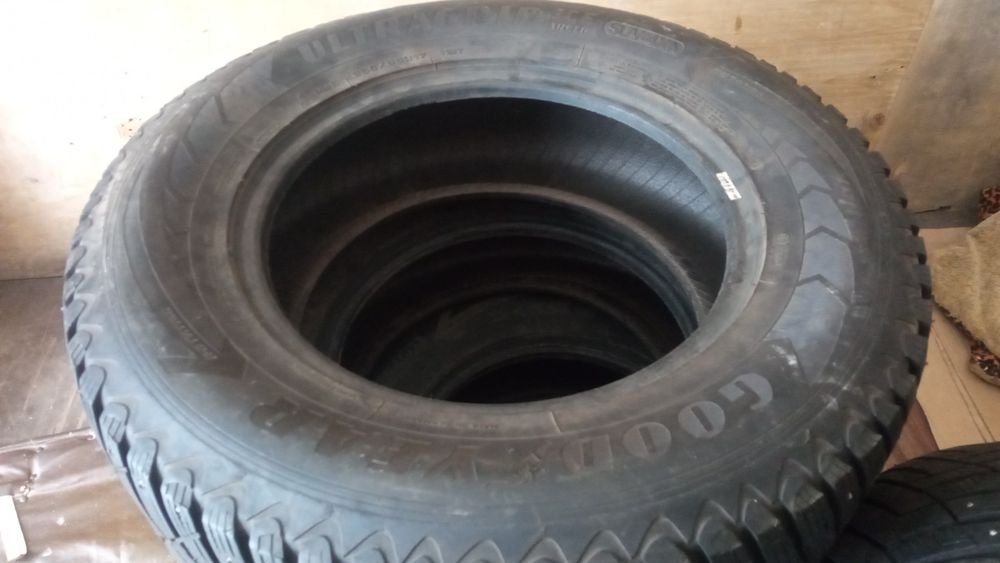 Продам резину комплект 4 штуки зима