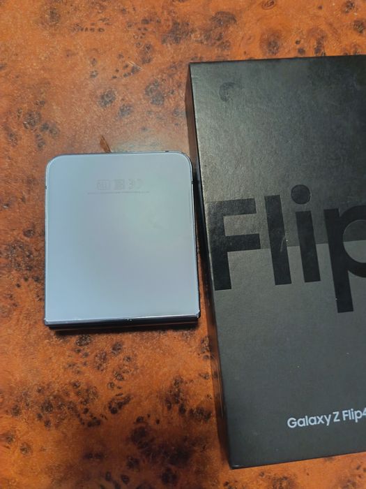 Самсунг Galaxy z flip 4