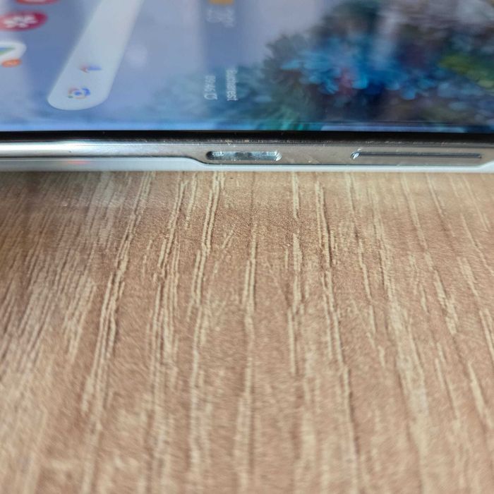 Samsung Galaxy S20 Defect, carcasa ciobita, touch semidefect, un buton lipsa