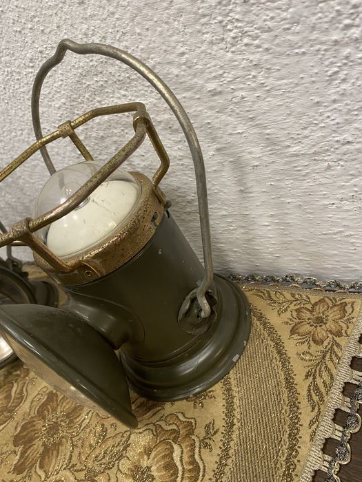 Влакови фенери Френски железопътни фенери произведени за армейски цели