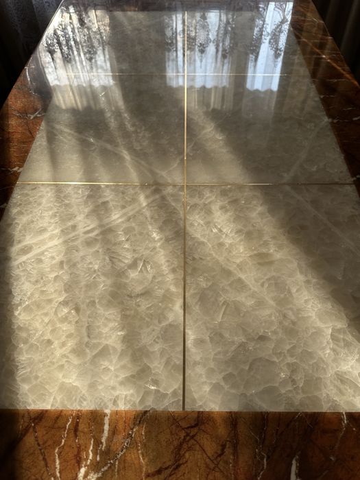 Мраморный стол в гостинную