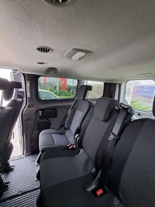 Închiriere microbuz 8+1 locuri– Stare Excelentă