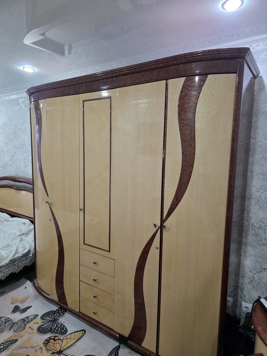 Продам спальный гарнитур