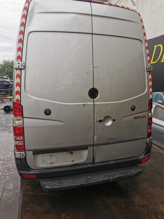Dezmembrez Mercedes Sprinter 313 w906 2.2 euro 5 OM651 Usi/Capota/Far
