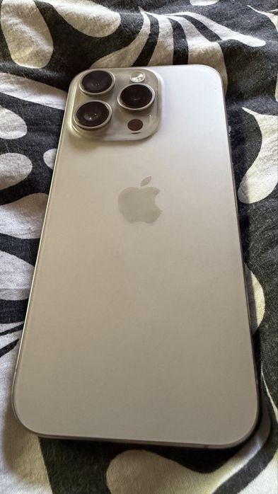 Продавам Iphone 15 pro