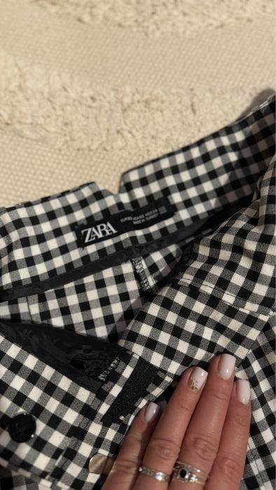 Pantaloni carouri cu talie inalta