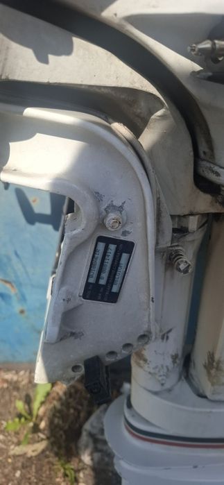 Vînd 2 barci si un motor
