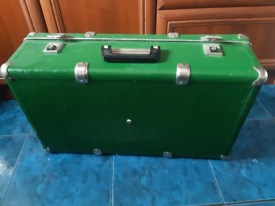 Geamantan din carton