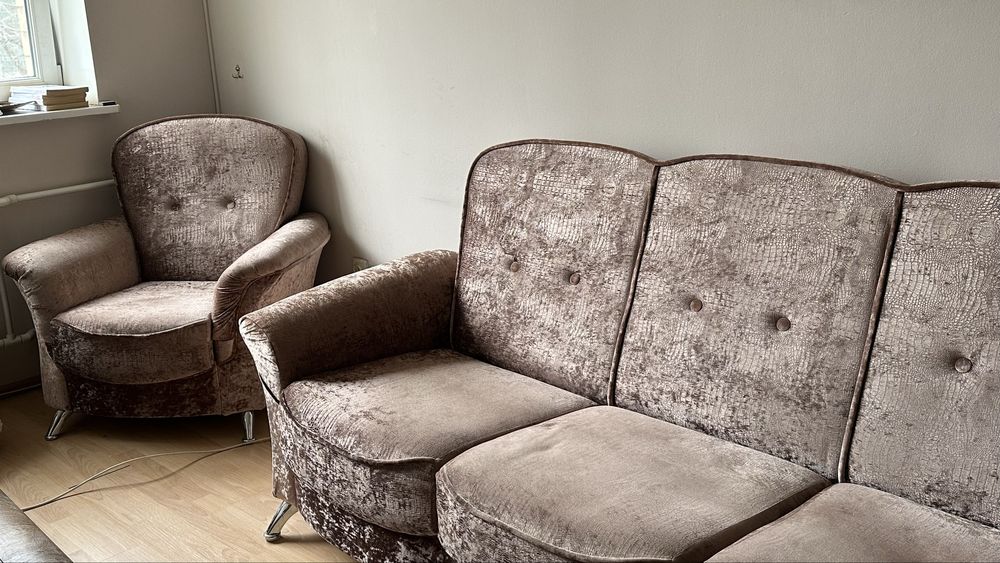 Диван с креслом