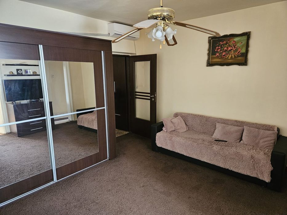 Închiriez ap 4 camere BLV. Dacia