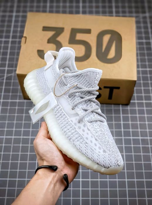 Yeezy 350 бели рефлектив целите