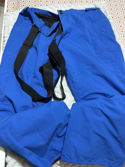 Pantaloni grosi,ca noi,o singura purtare