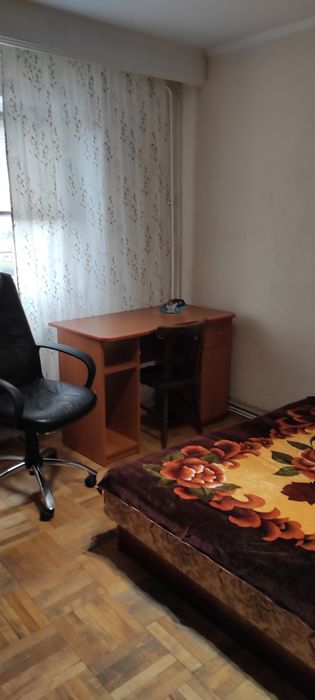 Închiriez cameră apartament