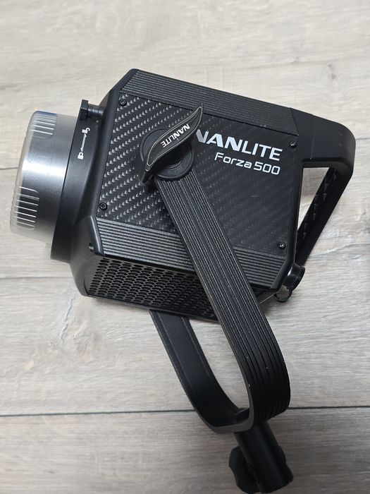 Un soare portabil: Nanlite Forza 500 – Proiector LED Profesional 500W (Montură Bowens)