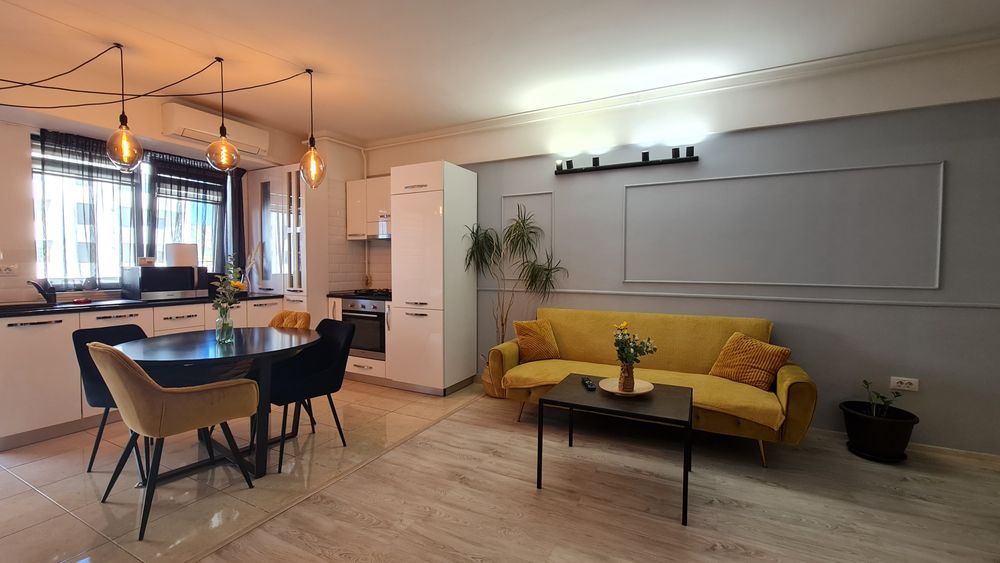 Apartament  central 3 camere de închiriat