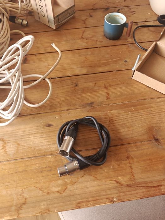 Аудио кабели (2 бр. къси) и 3 бр. дълги