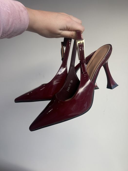 Елегантни бордо токчета