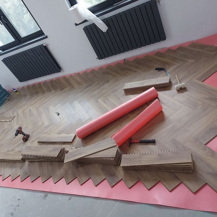 Montaj parchet , Parchetar , montaj plinta , duro polimer , plinta MDF  ,montaj parchet SPC ,  parchet triplu stratificat, parchet  LVT  MONTAJ IEFTIN