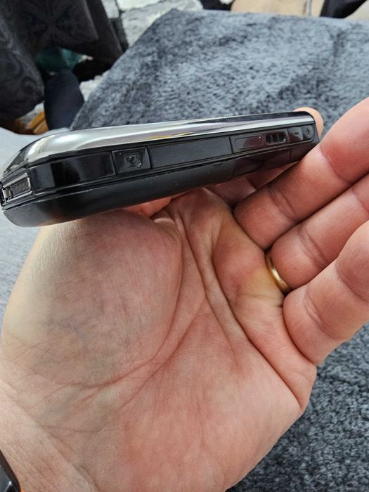 Продавам Nokia 6233