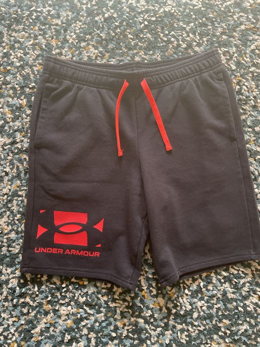 Vand pantaloni scurti