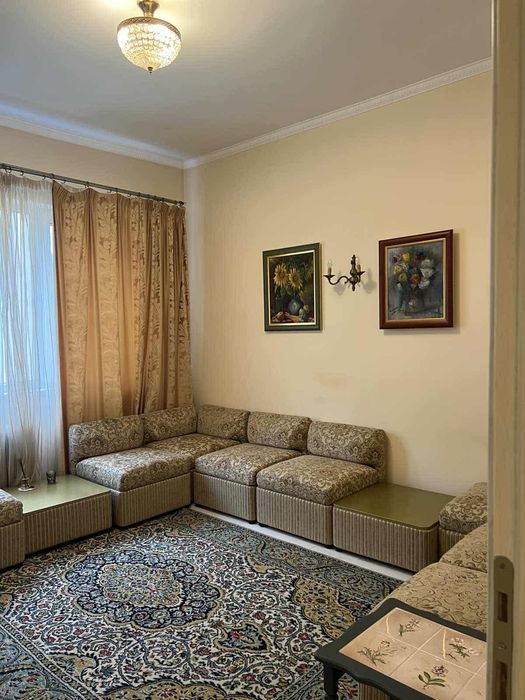 Дава се под наем Тристаен апартамент в София, Център - 130 кв.м за 1295.4 € - Снимка #2