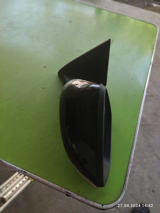 Продаётся боковой зеркало