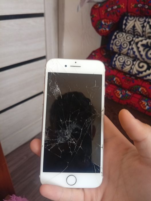 Айфон 6с продаю срочно