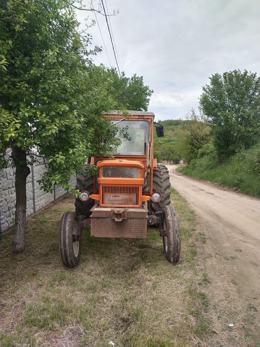 Vând  2 tractoare aduse din Italia