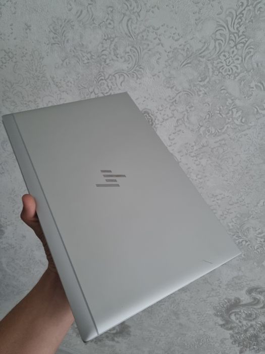 Hp elitebook g8 i7 Intel iris xe