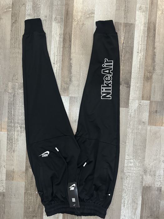 Pantaloni sport 50 de lei