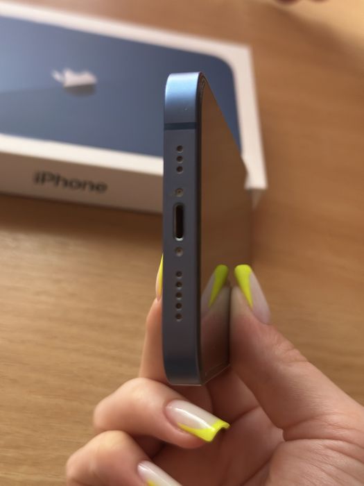 Продам Iphone 13 128ГБ