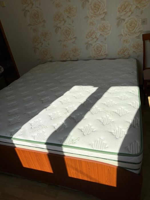 Продам кровать с ортопедическим матрасом