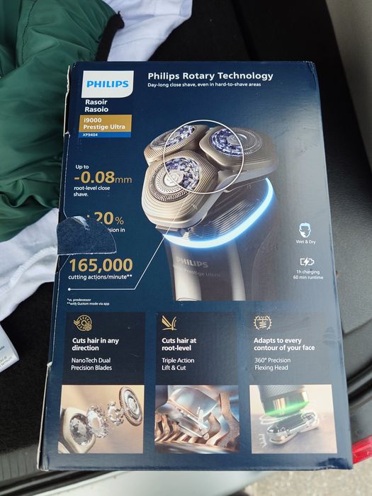 Aparat electric de barbierit PHILIPS i9000