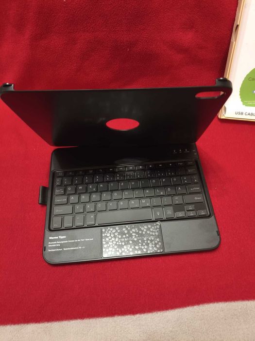 Husă iPad 10th Gen 10.9" cu Tastatură, Trackpad Rotativă 360° QWERTZ