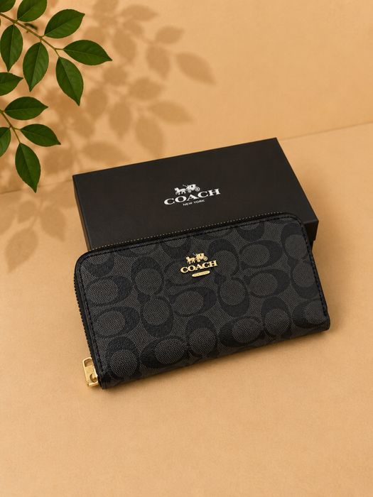 Дамски портфейли YSL Coach