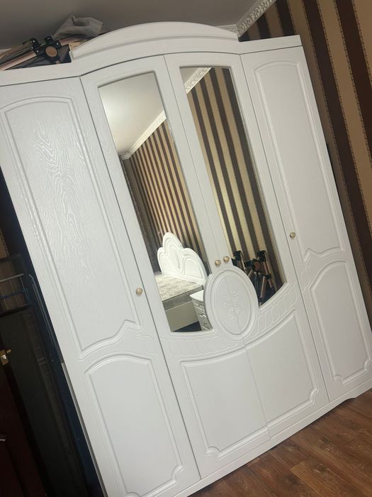 Продается спальный гарнитур